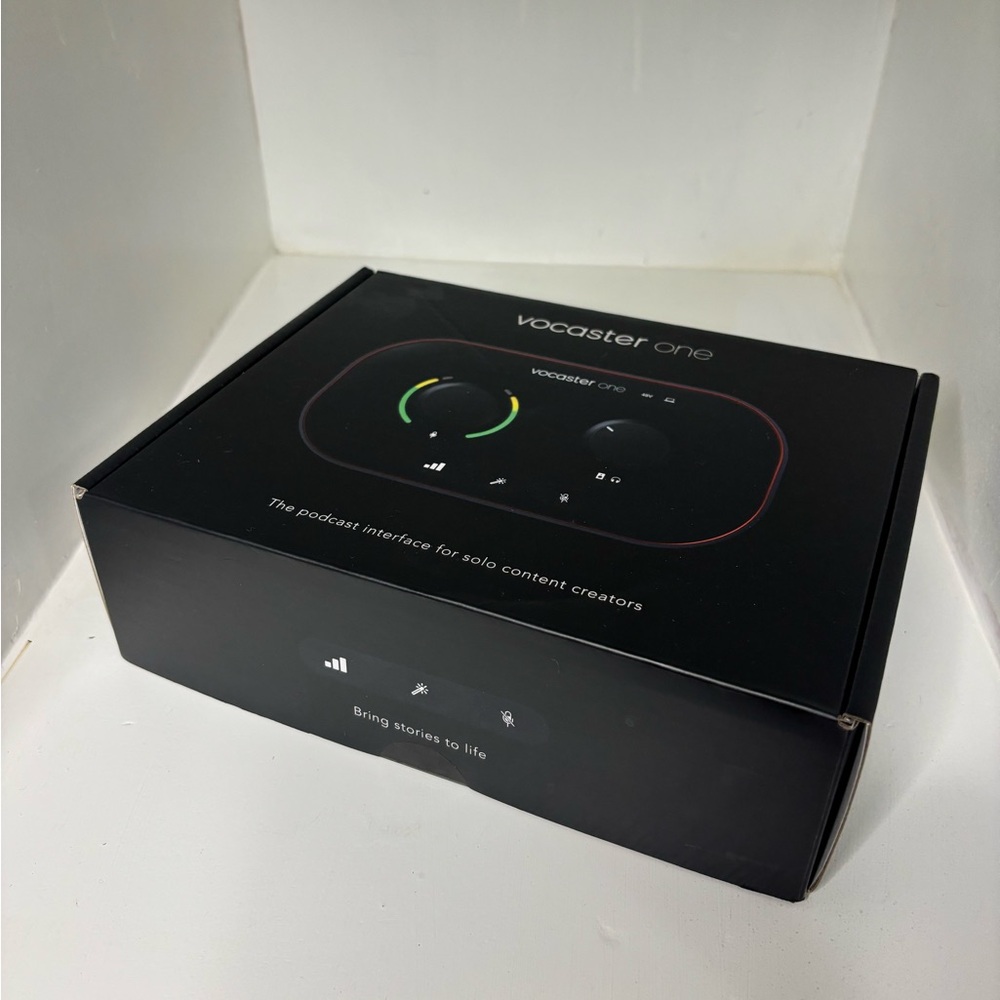 Vocaster One Audio Interface - Picture 6 of 7